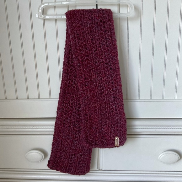 New Hand Crocheted Winter Scarf 🧣 - Picture 2 of 6